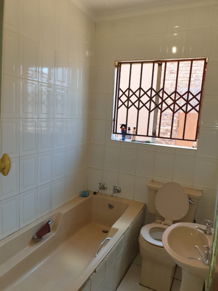 3 Bedroom Property for Sale in Soshanguve FF Gauteng