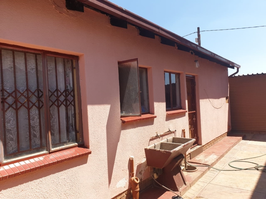 3 Bedroom Property for Sale in Soshanguve FF Gauteng