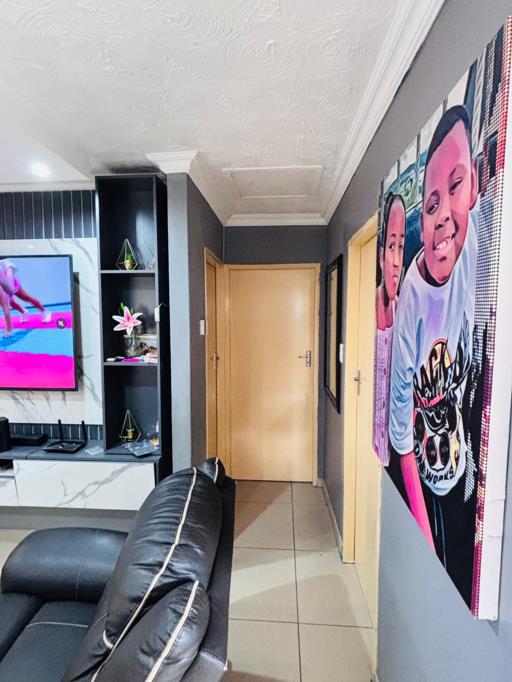 To Let 2 Bedroom Property for Rent in Fleurhof Gauteng