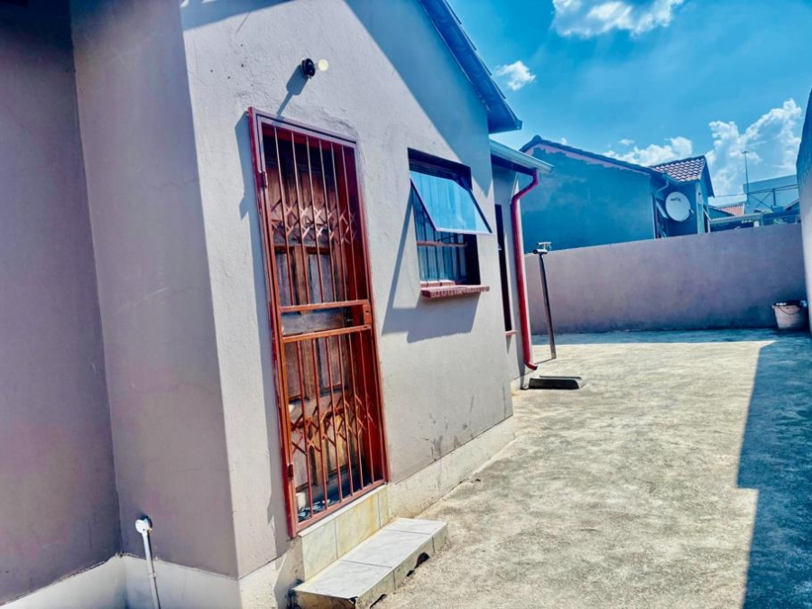 3 Bedroom Property for Sale in Fleurhof Gauteng
