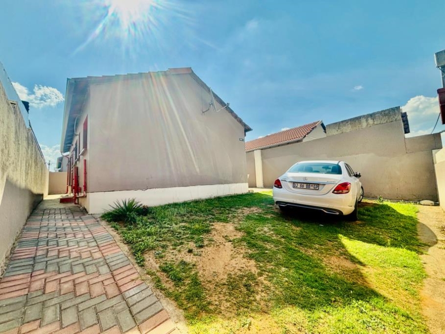 3 Bedroom Property for Sale in Fleurhof Gauteng