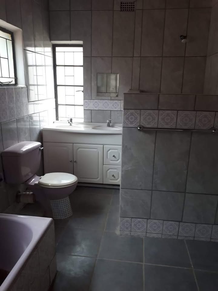 To Let 4 Bedroom Property for Rent in Mountain View Gauteng