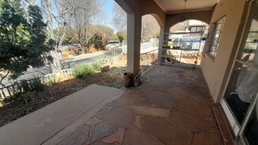To Let 4 Bedroom Property for Rent in Mountain View Gauteng