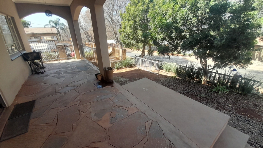 To Let 4 Bedroom Property for Rent in Mountain View Gauteng