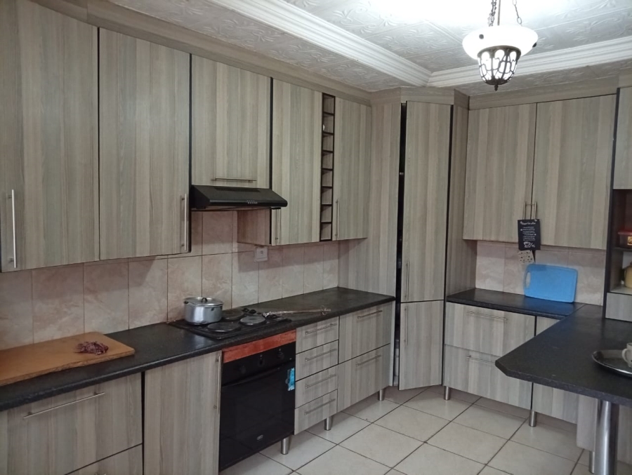 8 Bedroom Property for Sale in Klipgat Gauteng