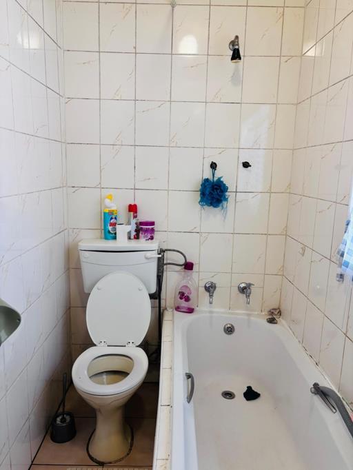 To Let 2 Bedroom Property for Rent in Fleurhof Gauteng