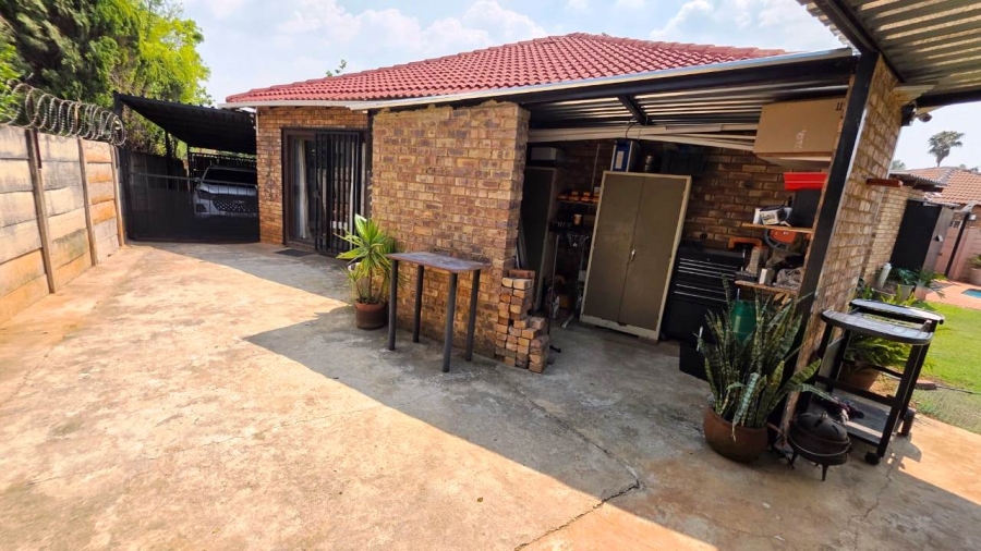 4 Bedroom Property for Sale in Doornpoort Gauteng