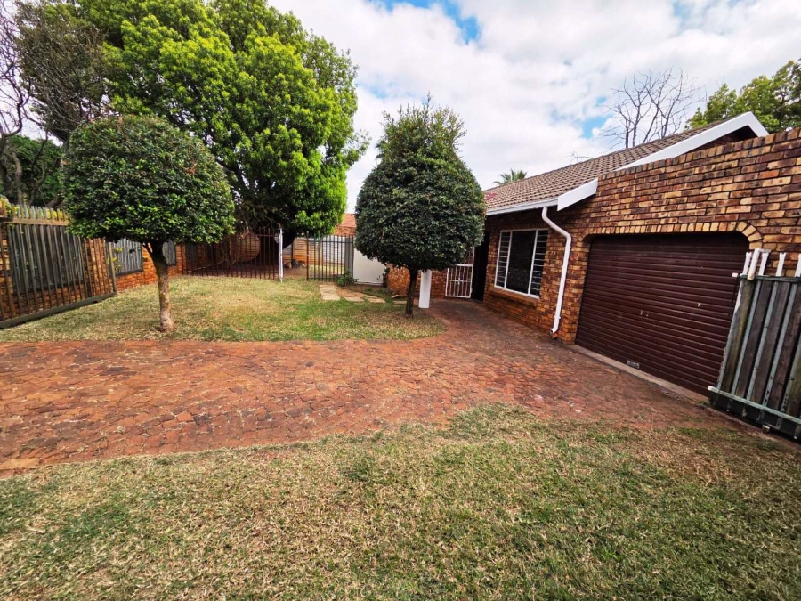 2 Bedroom Property for Sale in Doornpoort Gauteng