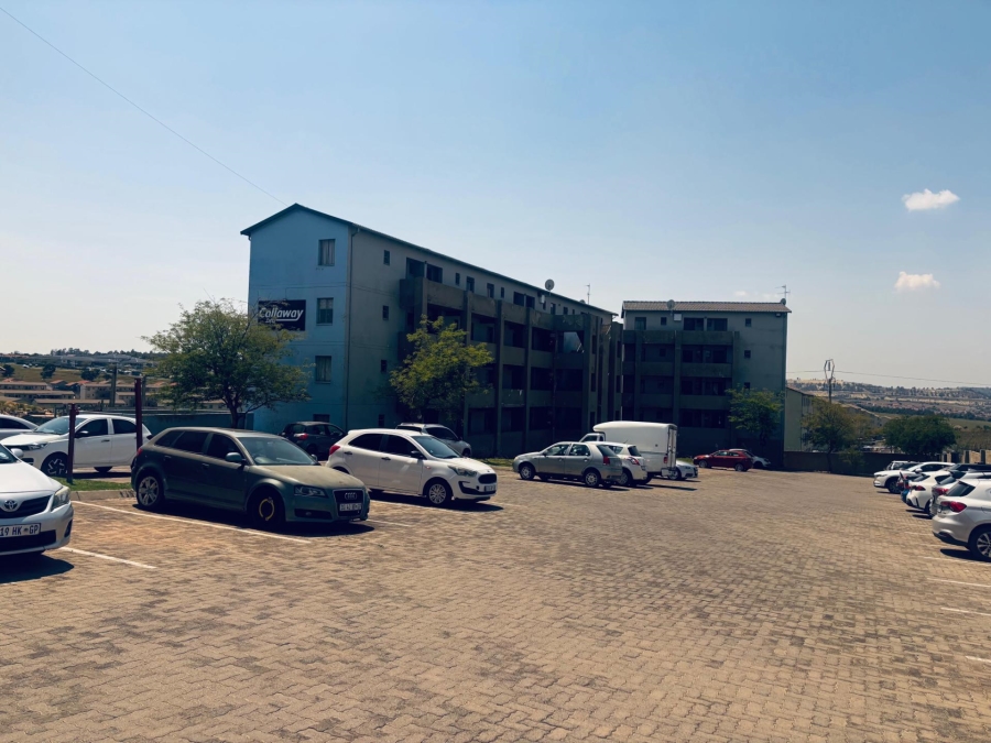 To Let 2 Bedroom Property for Rent in Fleurhof Gauteng