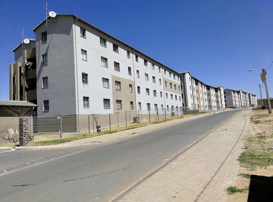 To Let 2 Bedroom Property for Rent in Fleurhof Gauteng