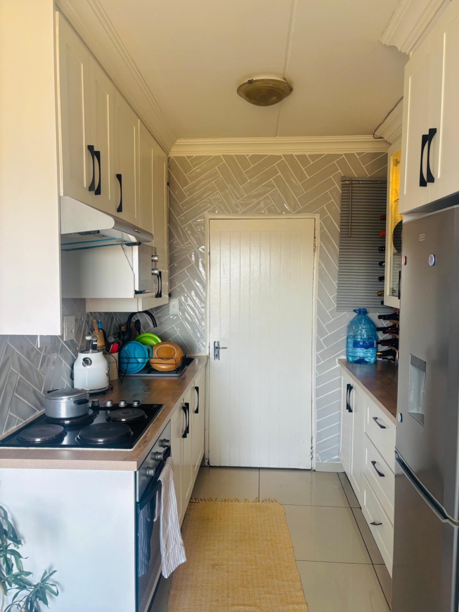 To Let 2 Bedroom Property for Rent in Fleurhof Gauteng