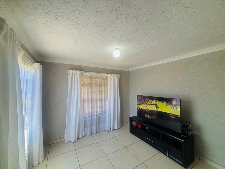 3 Bedroom Property for Sale in Fleurhof Gauteng