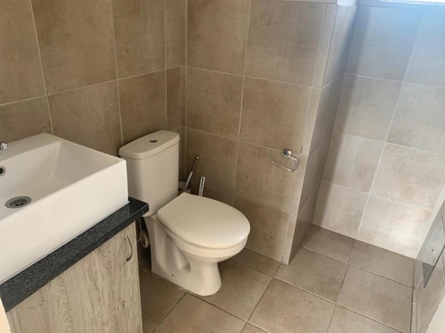 To Let 2 Bedroom Property for Rent in Fleurhof Gauteng