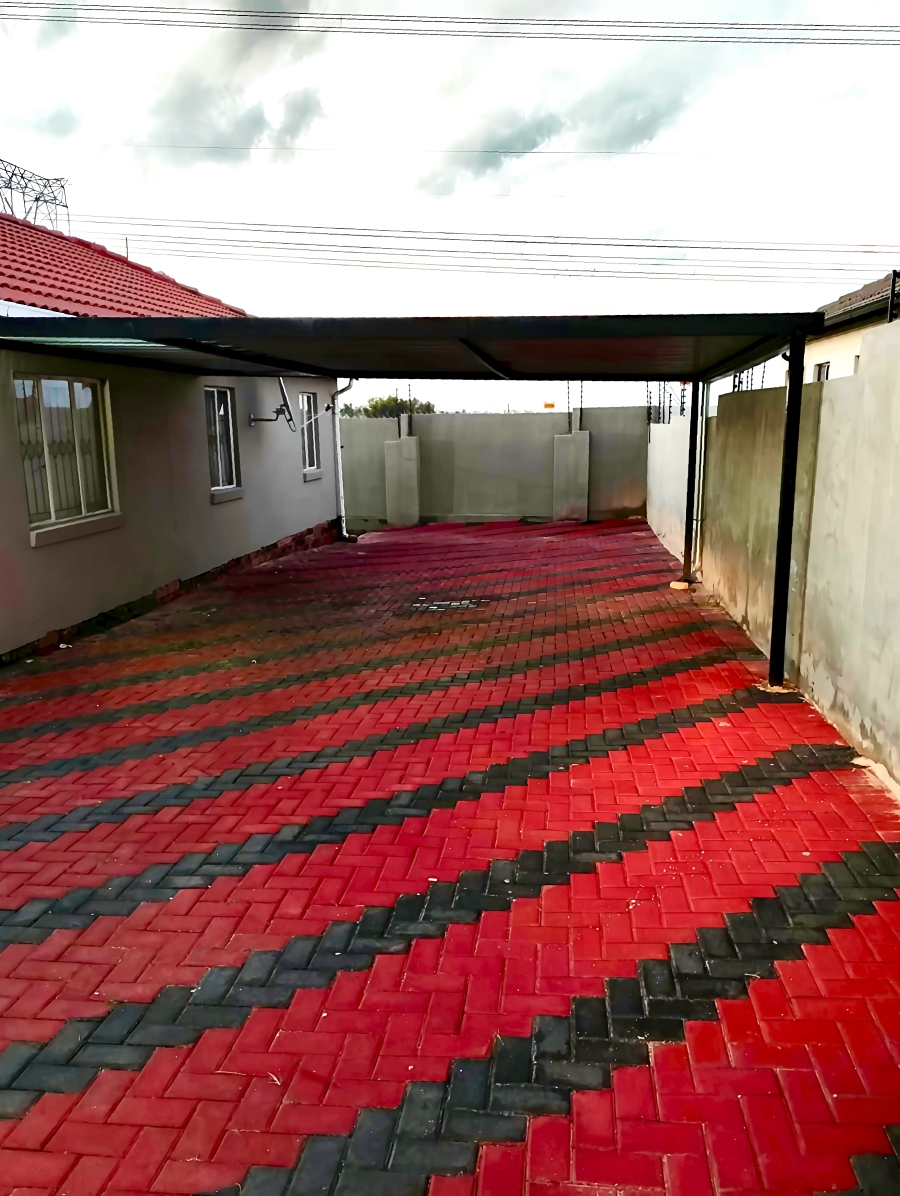 3 Bedroom Property for Sale in Blue Hills Gauteng