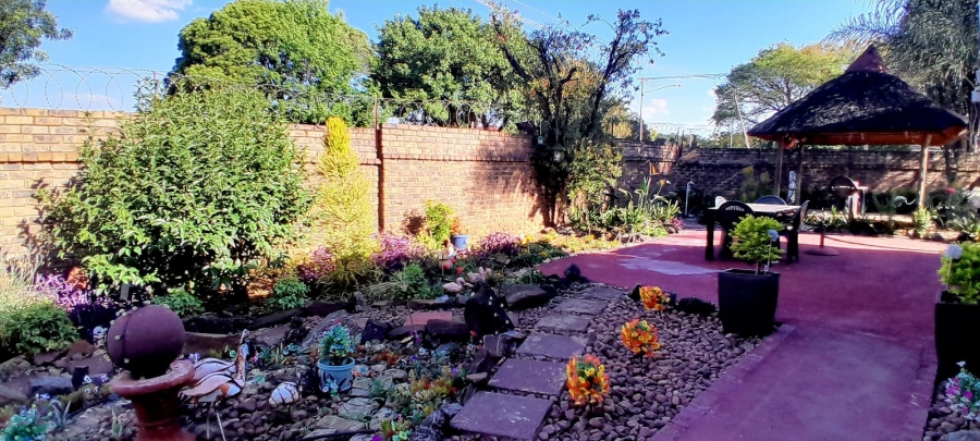 1 Bedroom Property for Sale in Wierdapark Gauteng