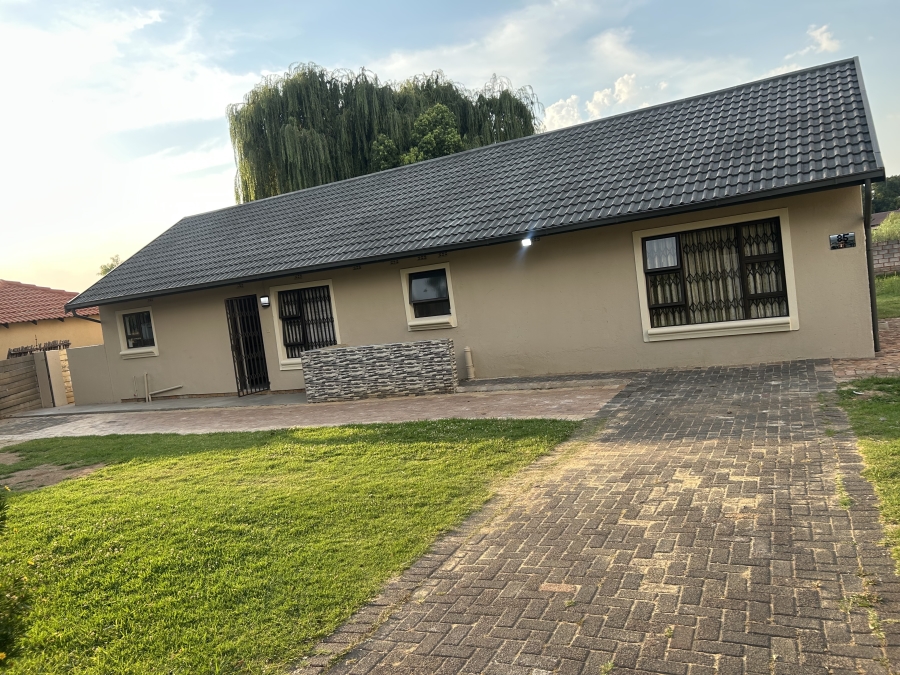 2 Bedroom Property for Sale in Brackendowns Gauteng
