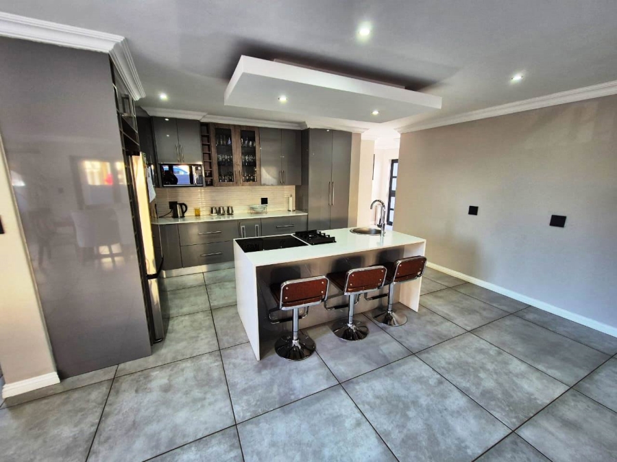 5 Bedroom Property for Sale in Theresa Park Gauteng