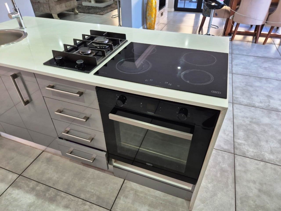 5 Bedroom Property for Sale in Theresa Park Gauteng