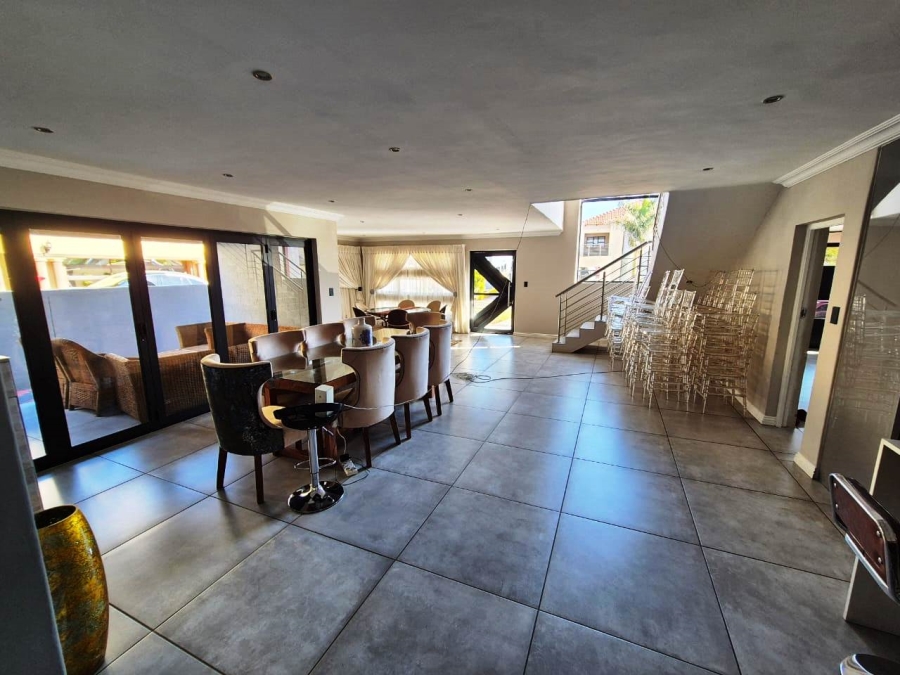 5 Bedroom Property for Sale in Theresa Park Gauteng