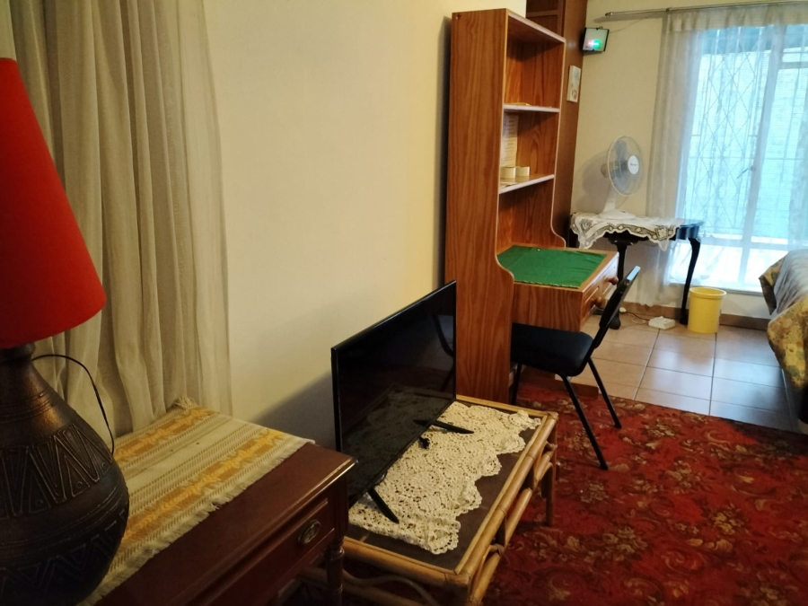 To Let 1 Bedroom Property for Rent in Queenswood Gauteng