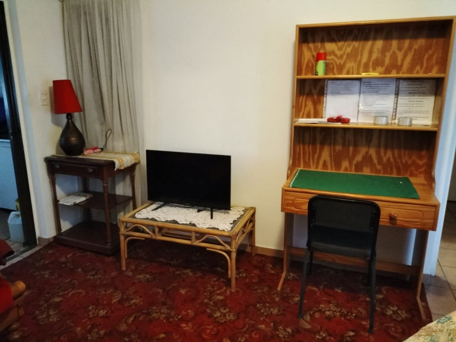 To Let 1 Bedroom Property for Rent in Queenswood Gauteng