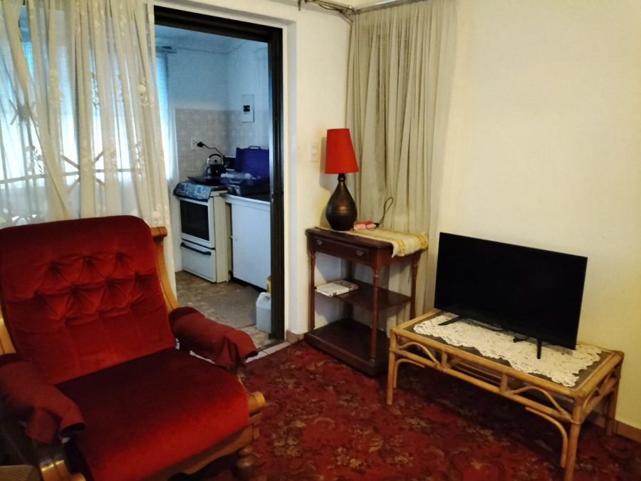 To Let 1 Bedroom Property for Rent in Queenswood Gauteng