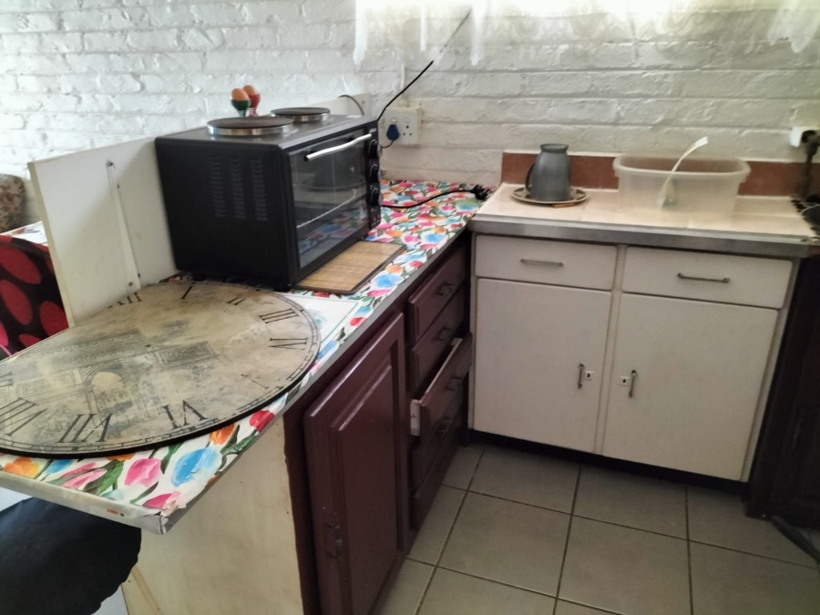 To Let 1 Bedroom Property for Rent in Queenswood Gauteng