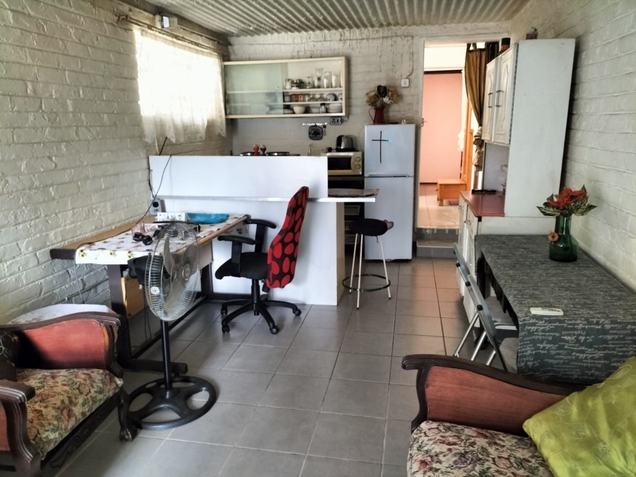 To Let 1 Bedroom Property for Rent in Queenswood Gauteng