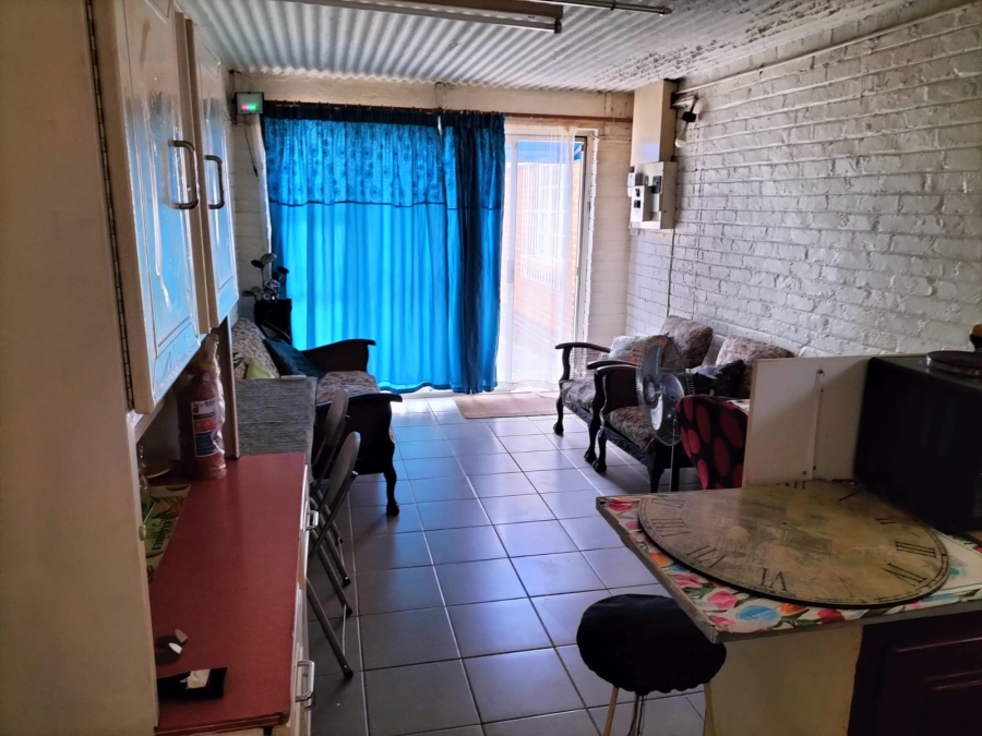 To Let 1 Bedroom Property for Rent in Queenswood Gauteng