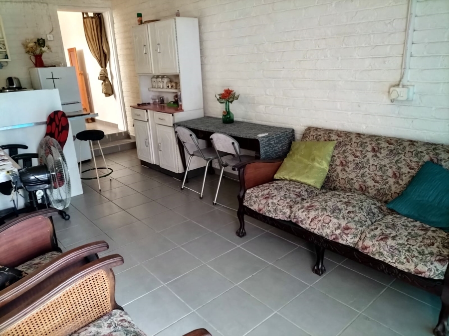 To Let 1 Bedroom Property for Rent in Queenswood Gauteng