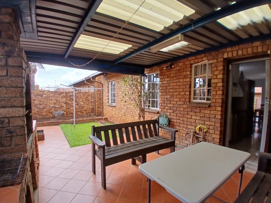3 Bedroom Property for Sale in Zwartkop Gauteng