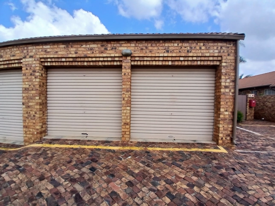 3 Bedroom Property for Sale in Zwartkop Gauteng