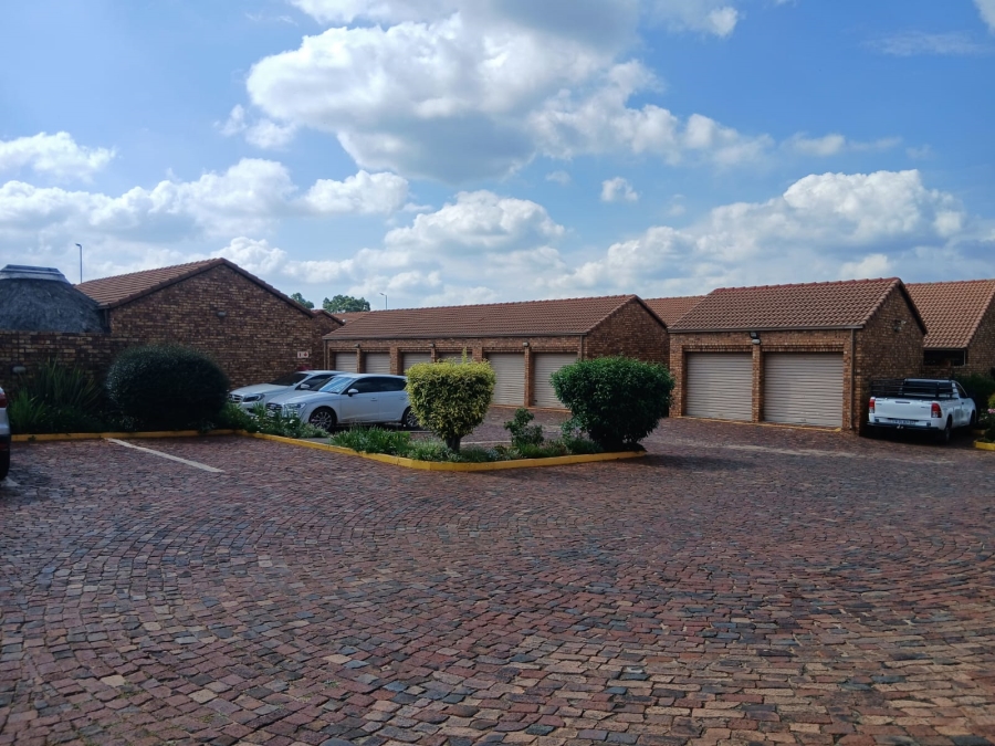 3 Bedroom Property for Sale in Zwartkop Gauteng