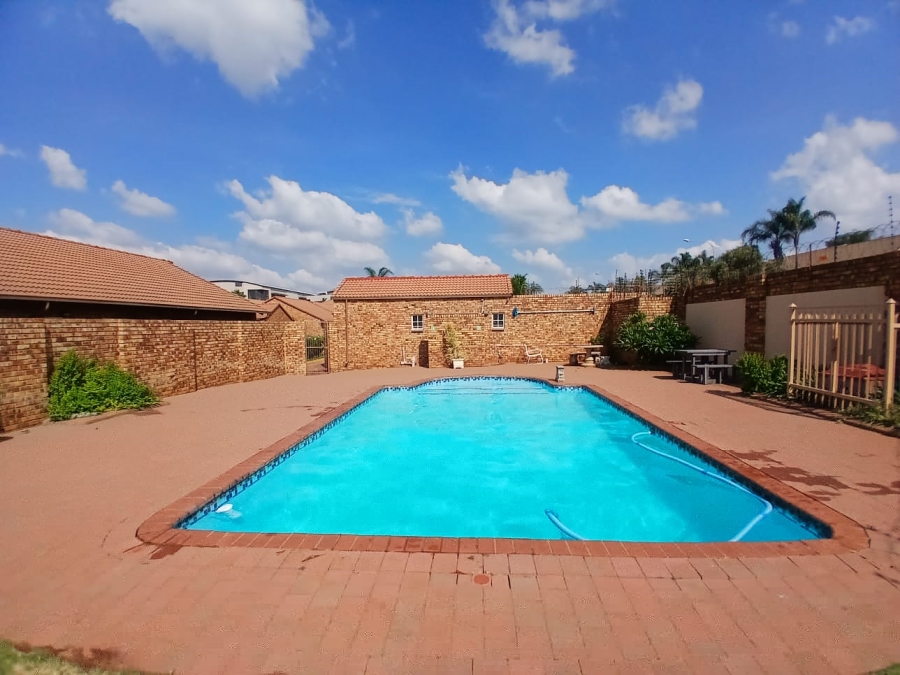 3 Bedroom Property for Sale in Zwartkop Gauteng