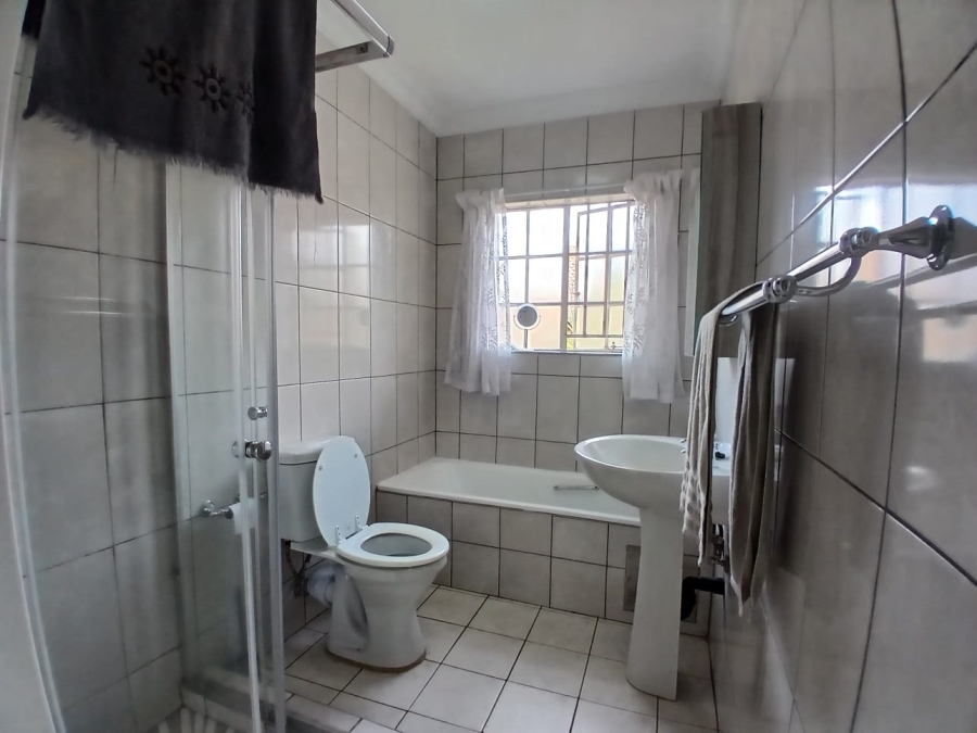 3 Bedroom Property for Sale in Zwartkop Gauteng