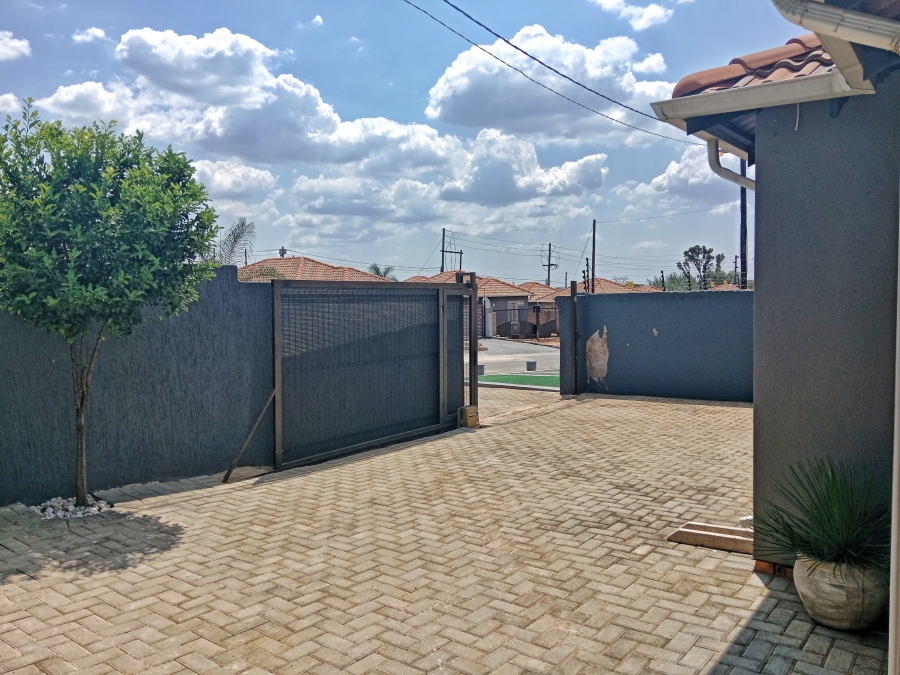 To Let 3 Bedroom Property for Rent in Gem Valley Gauteng