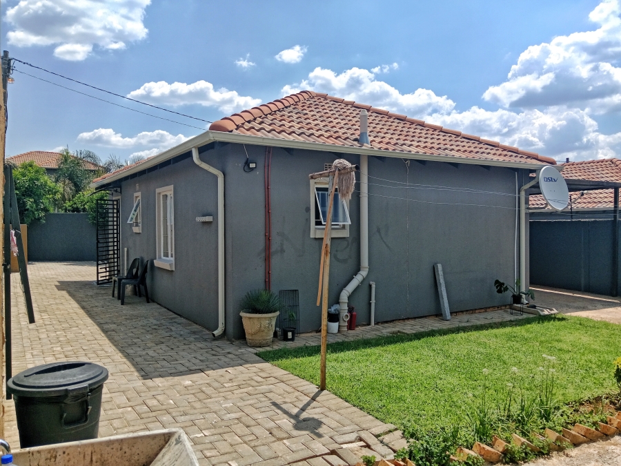 To Let 3 Bedroom Property for Rent in Gem Valley Gauteng