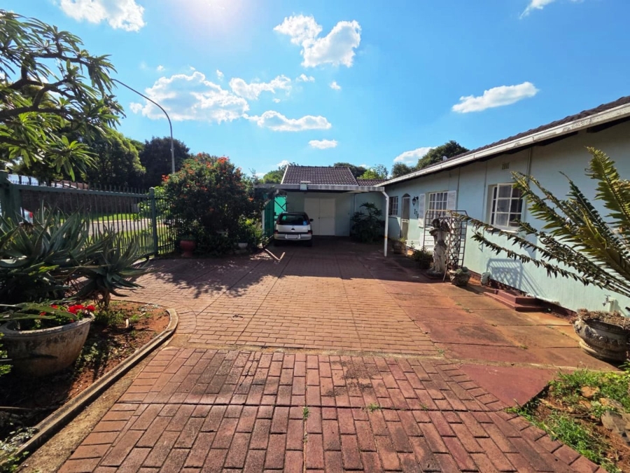 7 Bedroom Property for Sale in Sinoville Gauteng