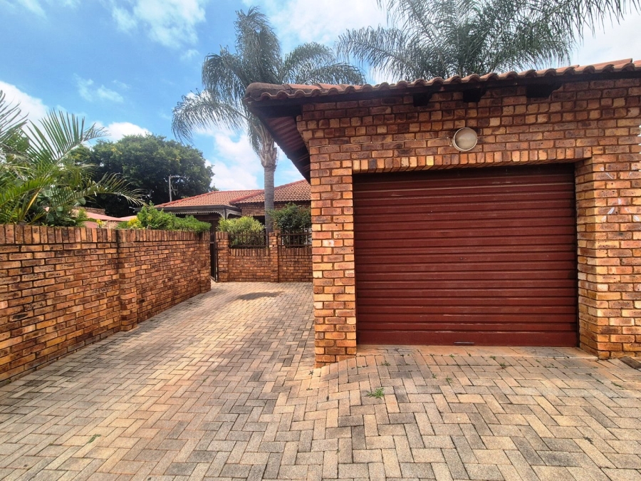 2 Bedroom Property for Sale in Theresa Park Gauteng