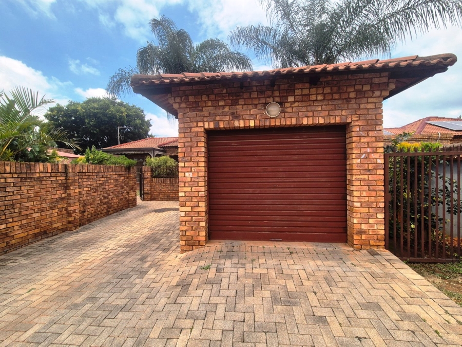 2 Bedroom Property for Sale in Theresa Park Gauteng