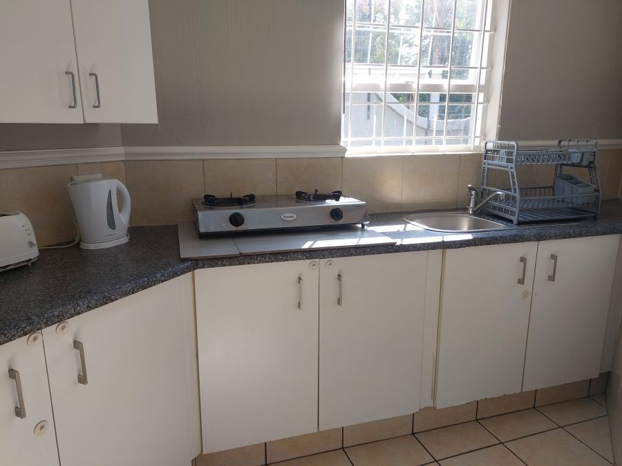 To Let 1 Bedroom Property for Rent in Sonneglans Gauteng