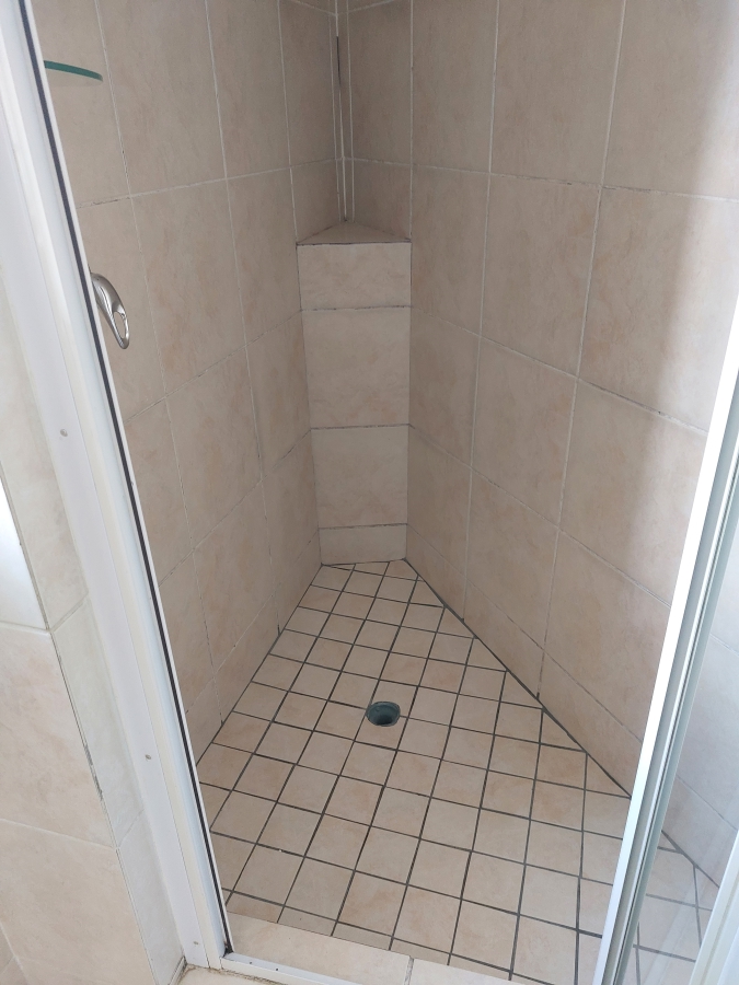 To Let 1 Bedroom Property for Rent in Sonneglans Gauteng