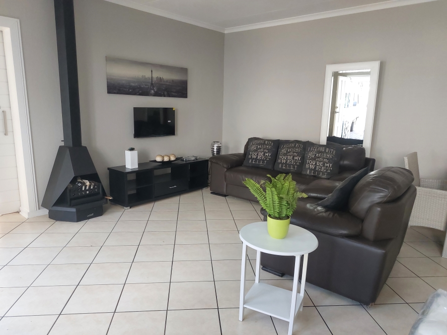 To Let 1 Bedroom Property for Rent in Sonneglans Gauteng