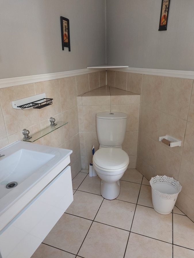 To Let 1 Bedroom Property for Rent in Sonneglans Gauteng