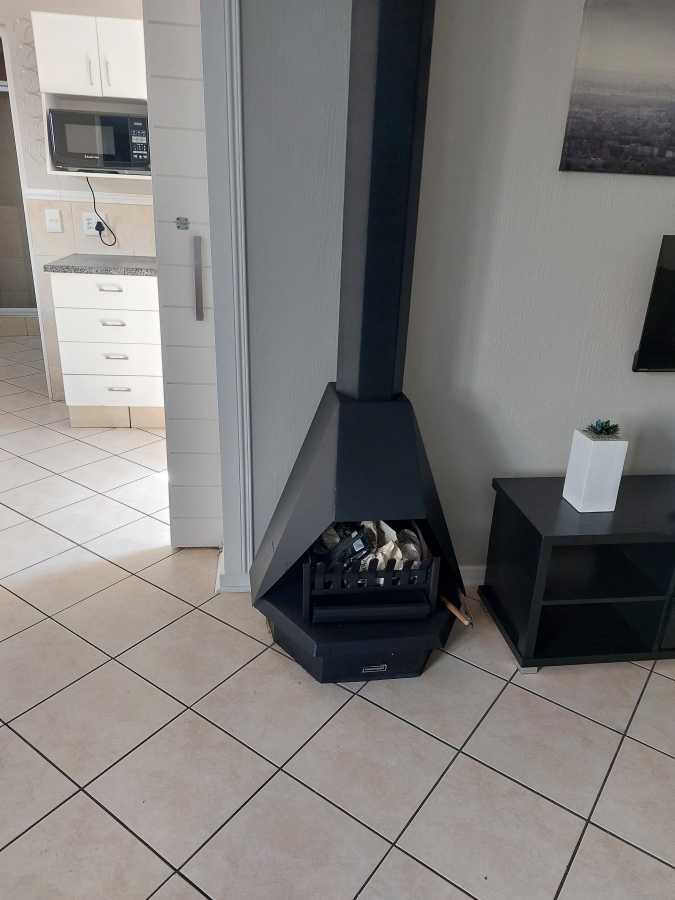 To Let 1 Bedroom Property for Rent in Sonneglans Gauteng