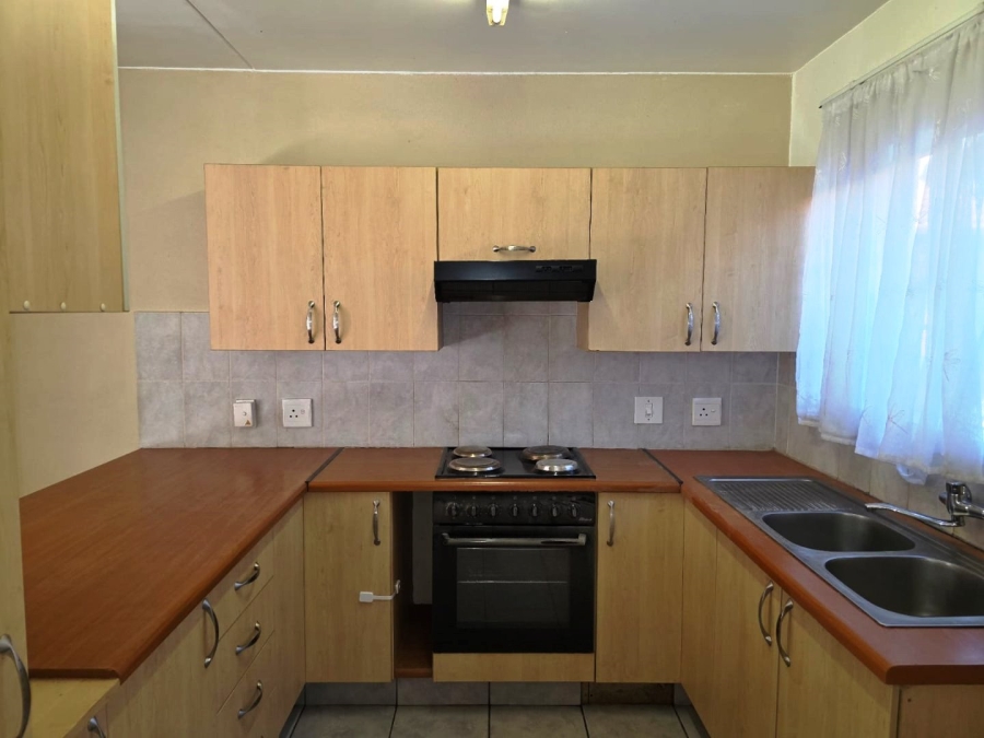 2 Bedroom Property for Sale in Annlin Gauteng