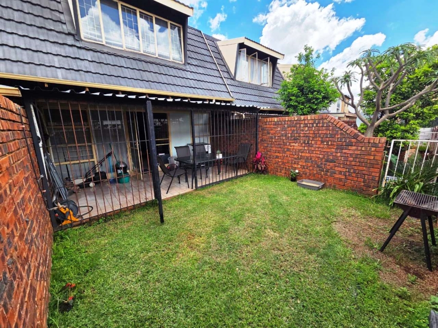 2 Bedroom Property for Sale in Montana Tuine Gauteng