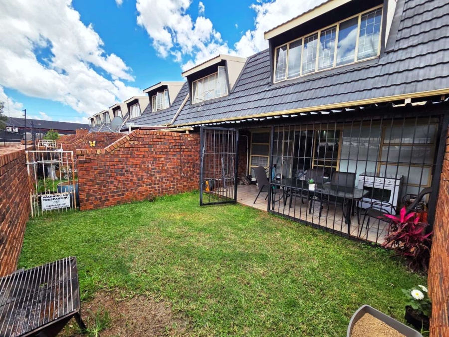 2 Bedroom Property for Sale in Montana Tuine Gauteng