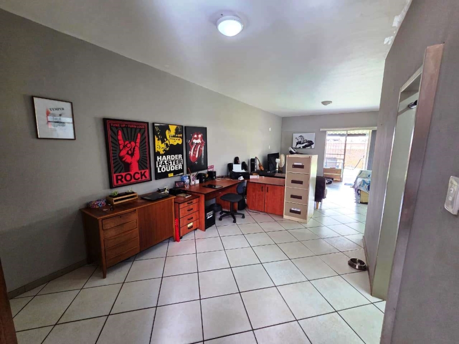 2 Bedroom Property for Sale in Montana Tuine Gauteng