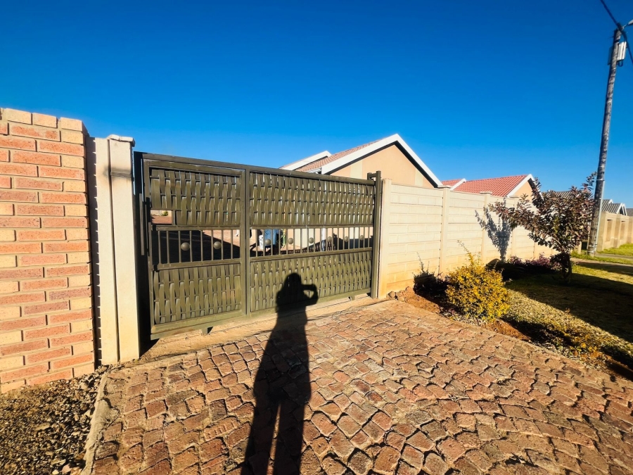 2 Bedroom Property for Sale in Savanna City Gauteng